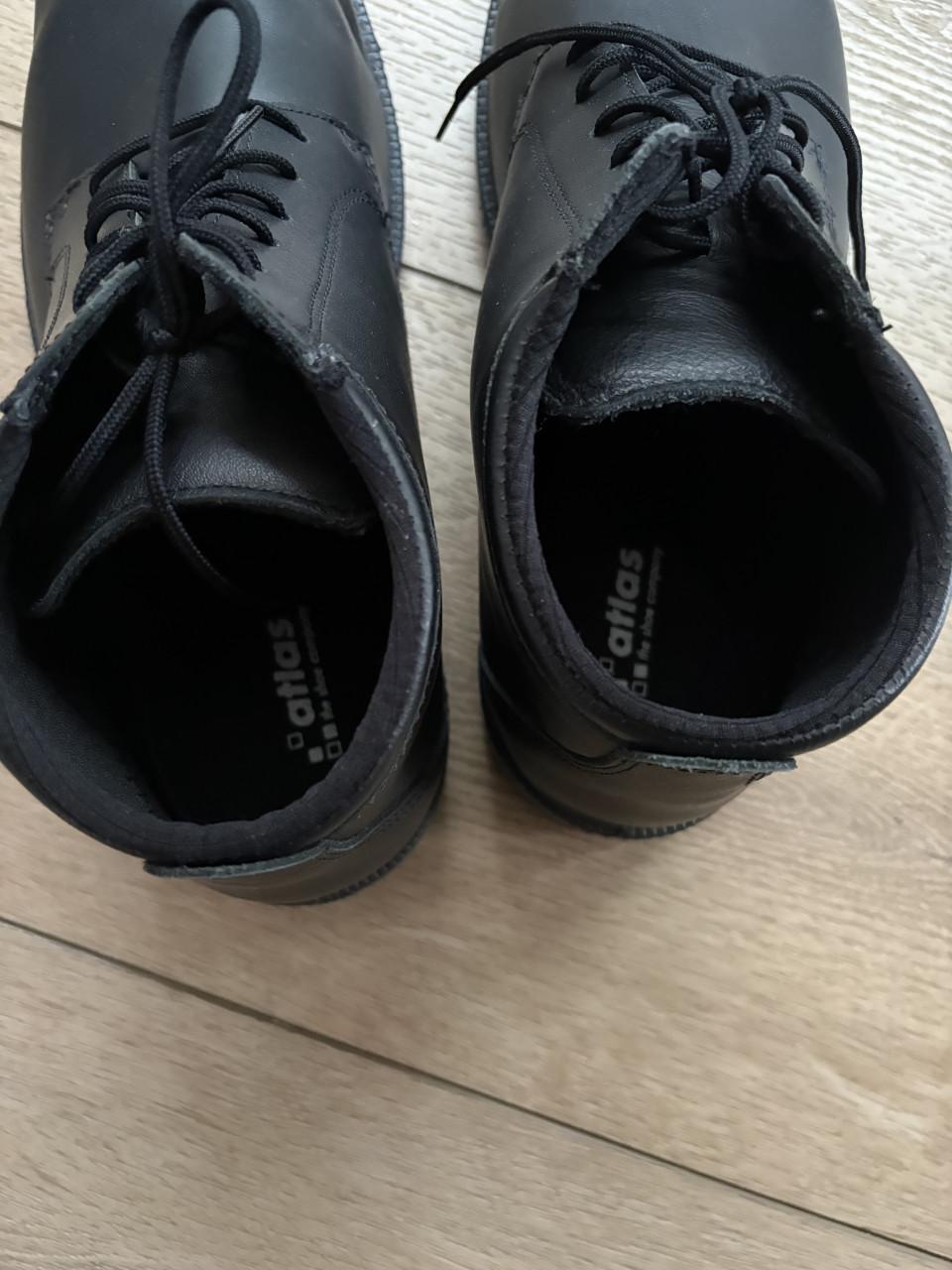 Atlas nieuwe werkschoenen.