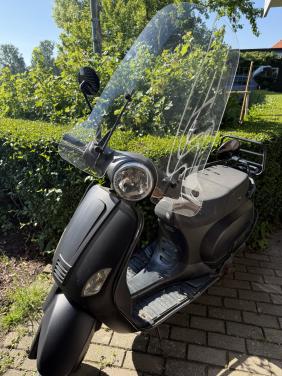 Scooter Riya 2017, geel kenteken