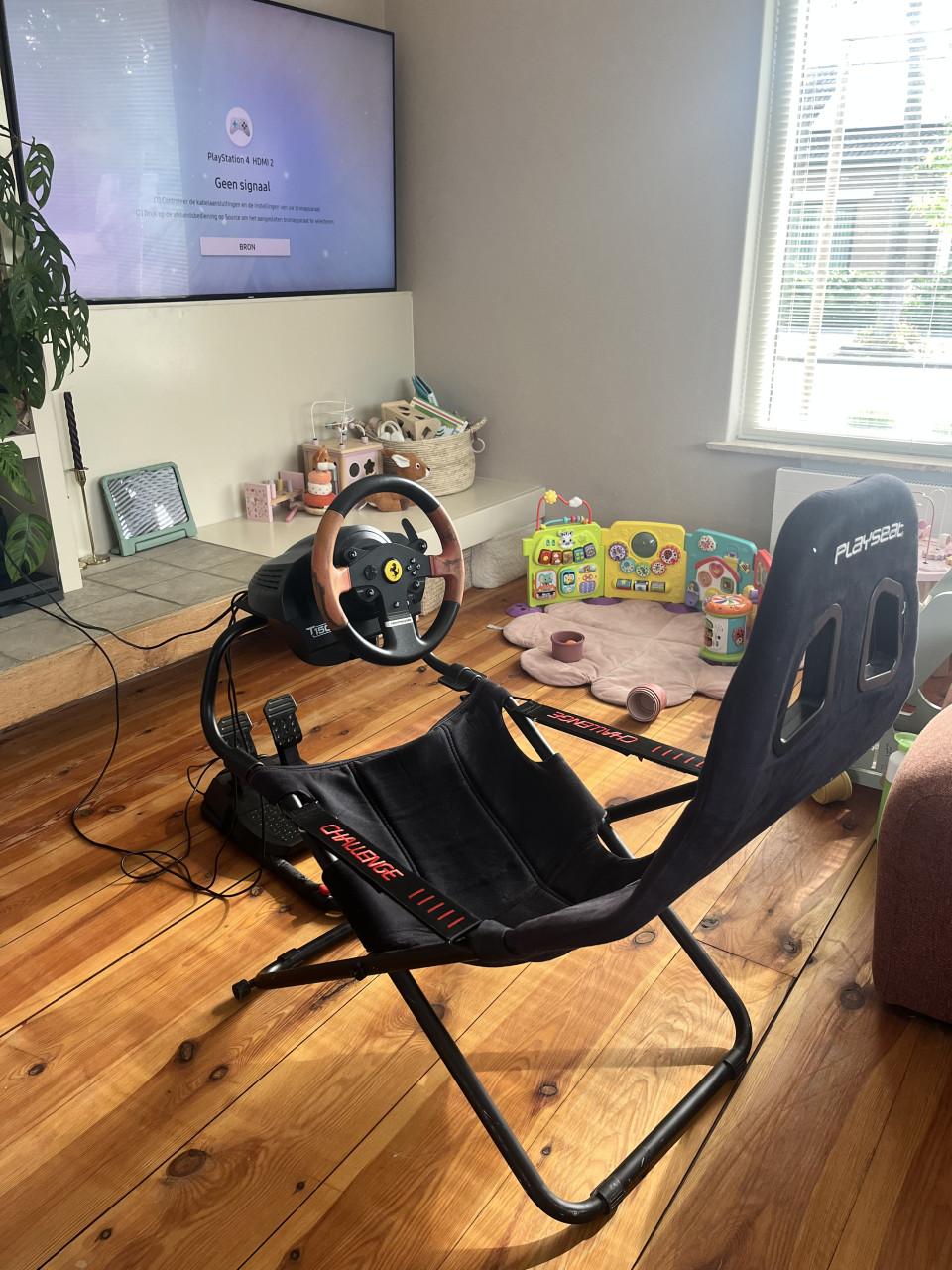 Thrustmaster T150 Ferrari racestuur met playseat challange