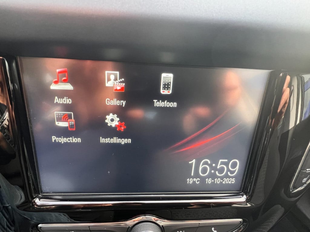 Opel Corsa 1.4 120 jaar edition, carplay, trekhaak enz. enz...