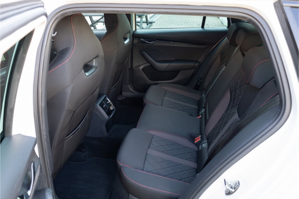 Skoda Octavia combi 1.4 tsi rs phev business ✅1jaarbovag✅btw✅245pk✅trekhaak