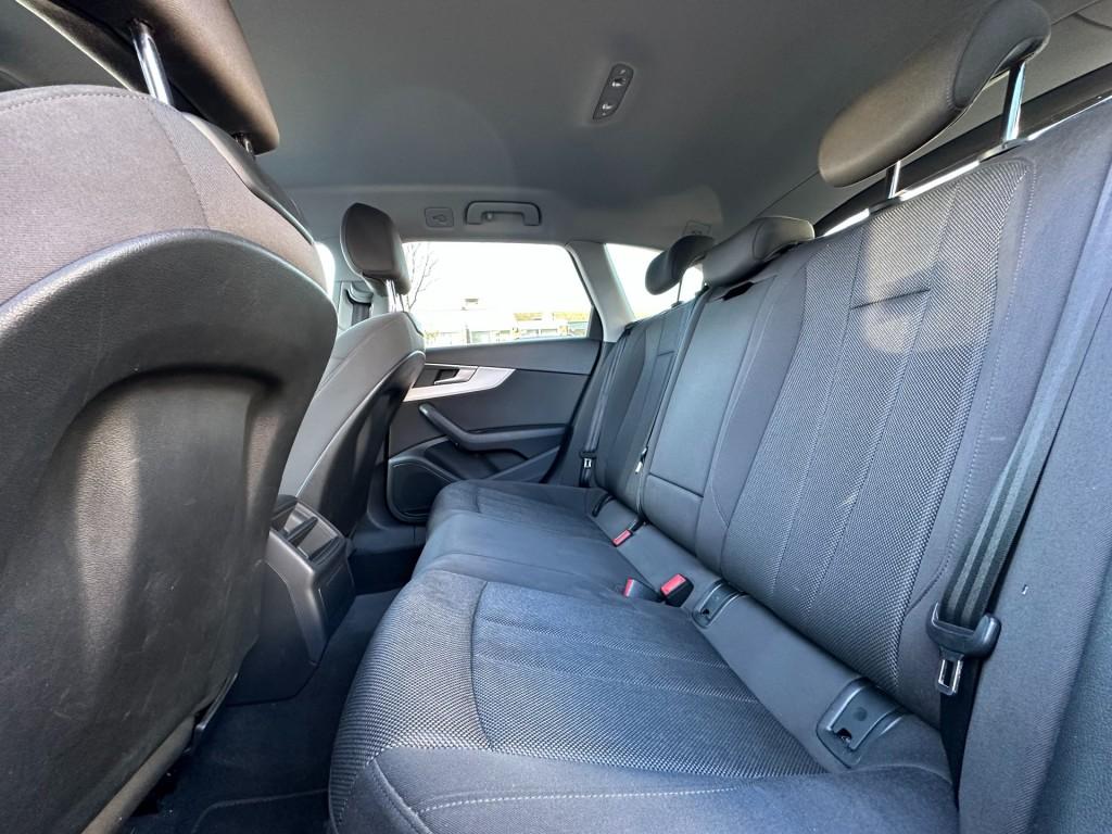 Audi A4 2.0 tdi design pro line uitklapbare trekhaak stoelverwarming