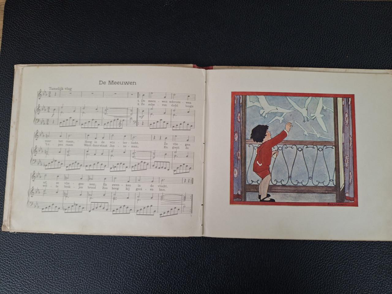 Antiek kinder/liedjesboek "Liedjes uit mijn liefste hoekje" van Rie Cramer