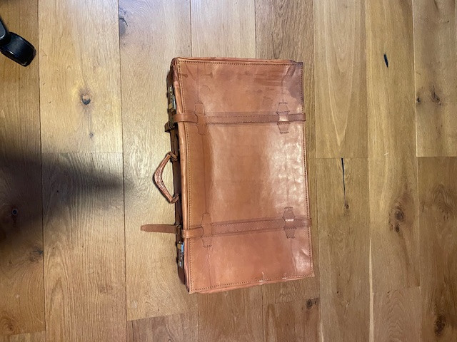 Oldtimer koffer (leder) voor achterop.