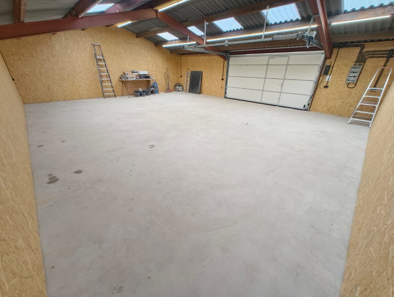 TE HUUR | bedrijfs-/opslagruimte - Oost-Souburg
