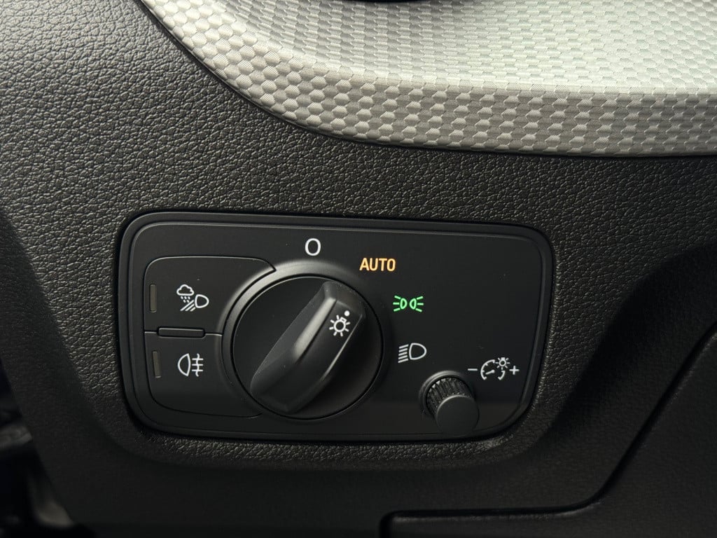 Audi Q2 35 tfsi matrix led * camera * stoelverwarming * acc * keyless