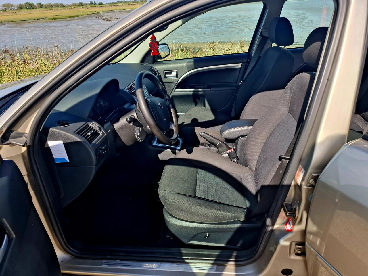 Ford Mondeo Futura 1.8, 2004