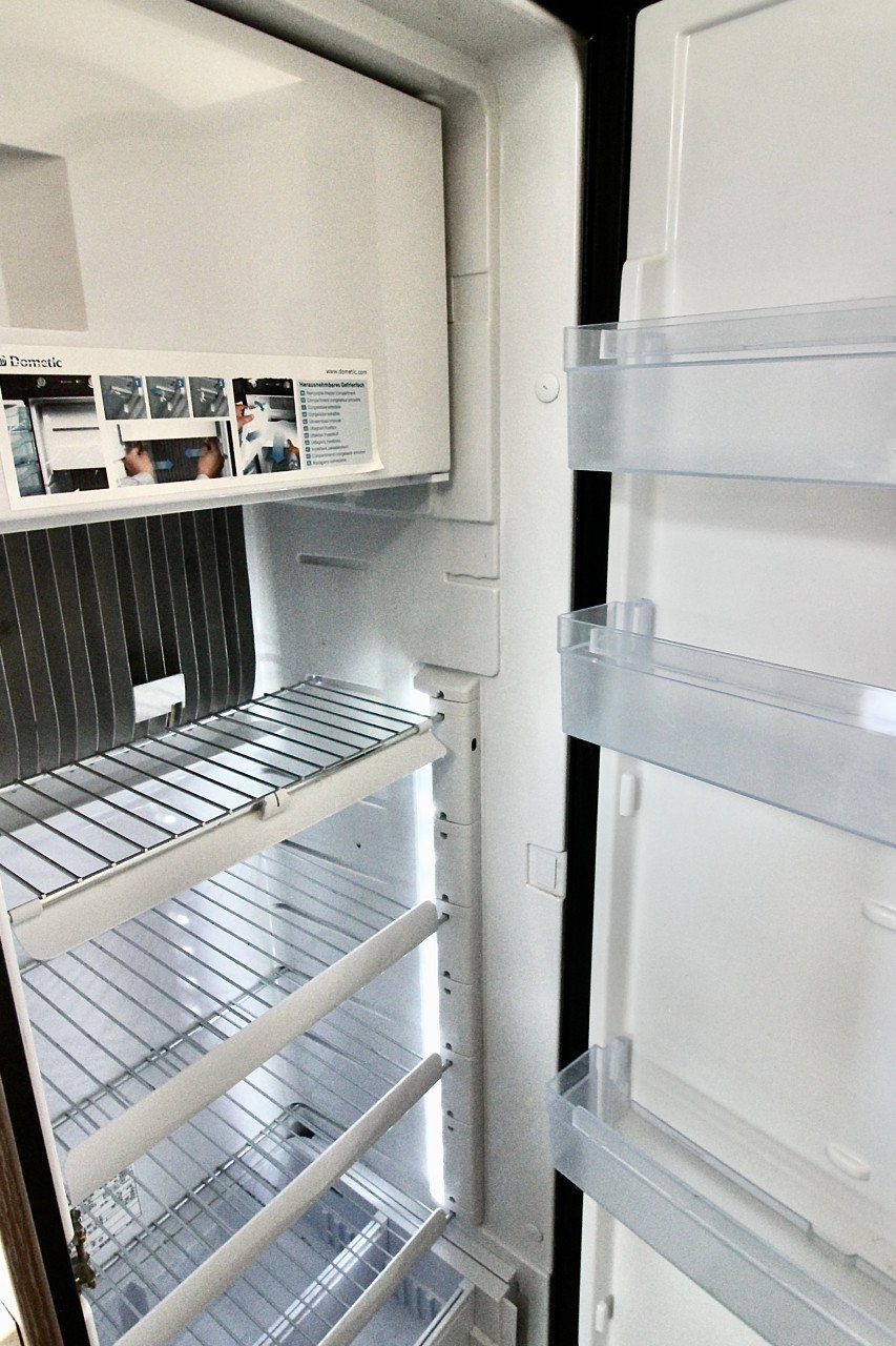 Bürstner Nexxo t690G(AUTOMAAT, Lengtebedden,Als nieuw!!!)