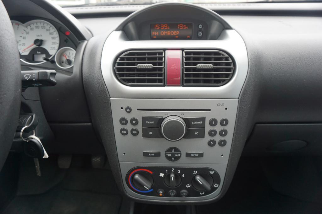 Opel Corsa 1.2-16v silverline airco / elektr. ramen / lm velgen / nap