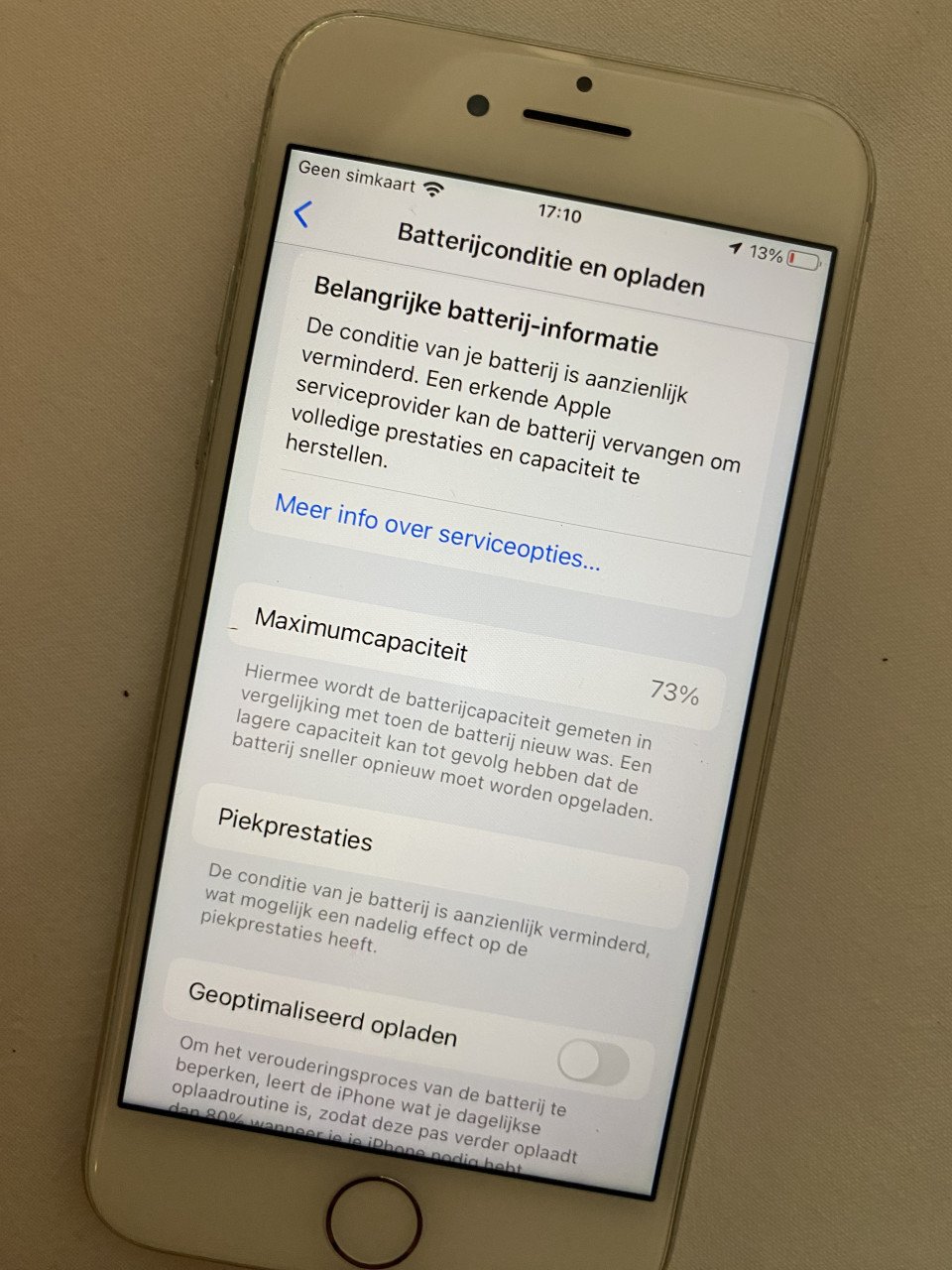 I phone8 in ( zeer) goede staat / wit/ simlock vrij