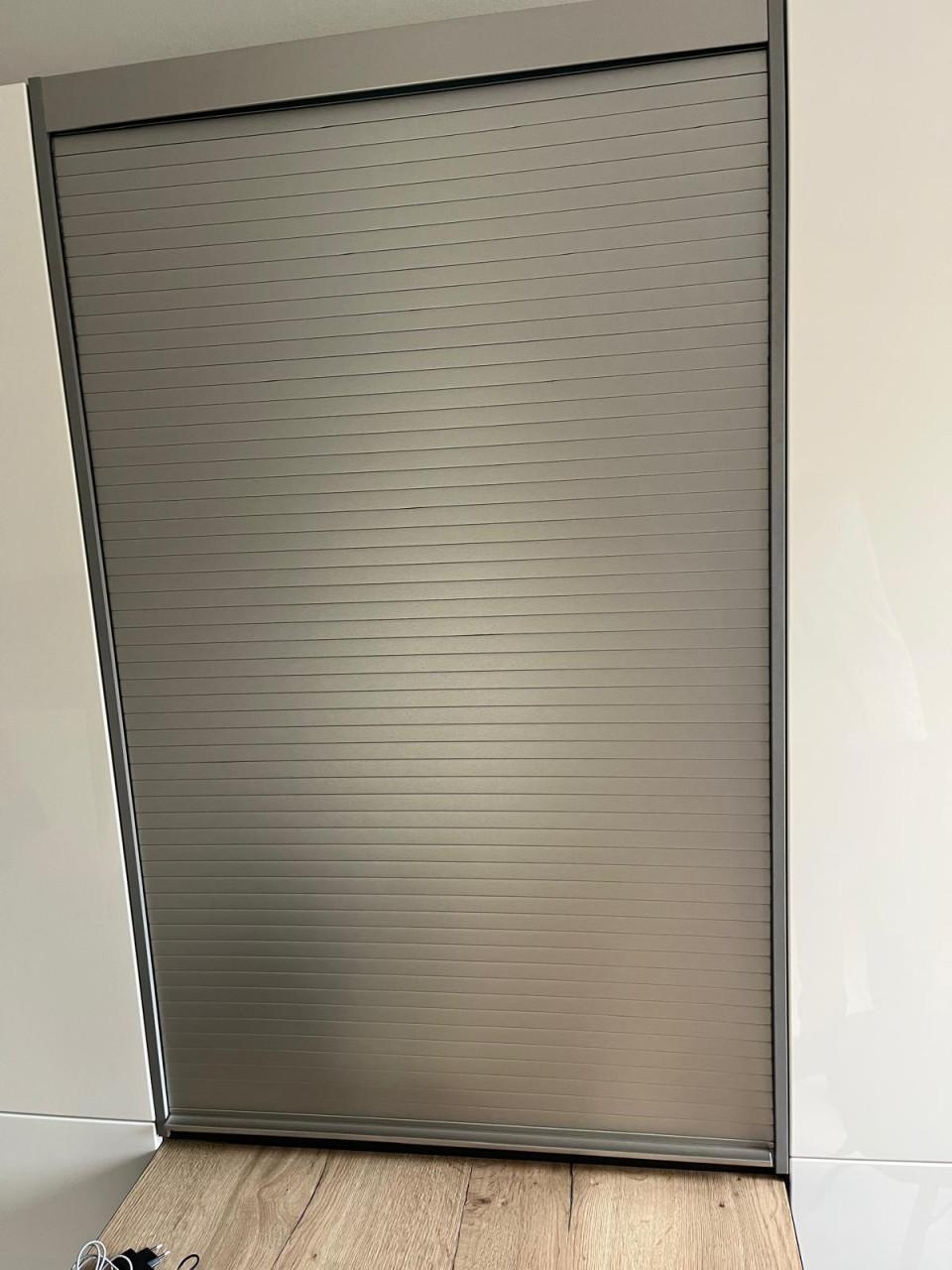 Kast met rolluik, geschikt voor tv, pc