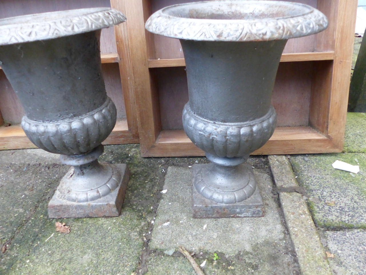 Franse vaas tuinvaas gietijzer zilver 45 cm hoog 2 stuks