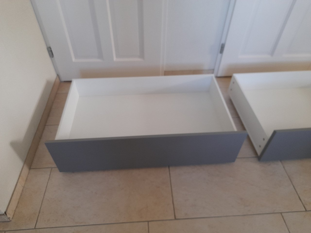 4 x Bed laden op wielen   (in goede nette staat)  €15 per stuk