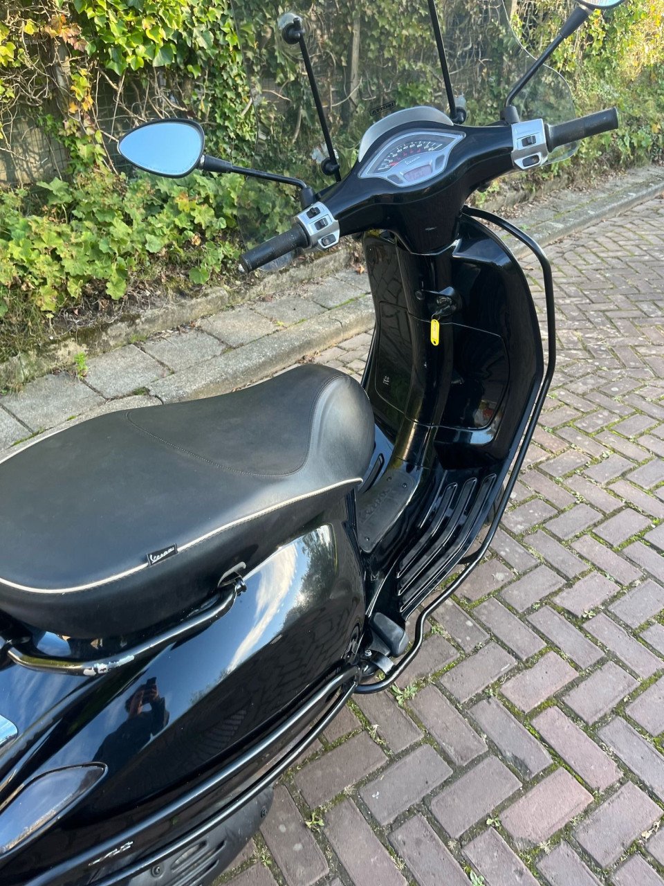 Vespa sprint blauw kenteken brommer scooter