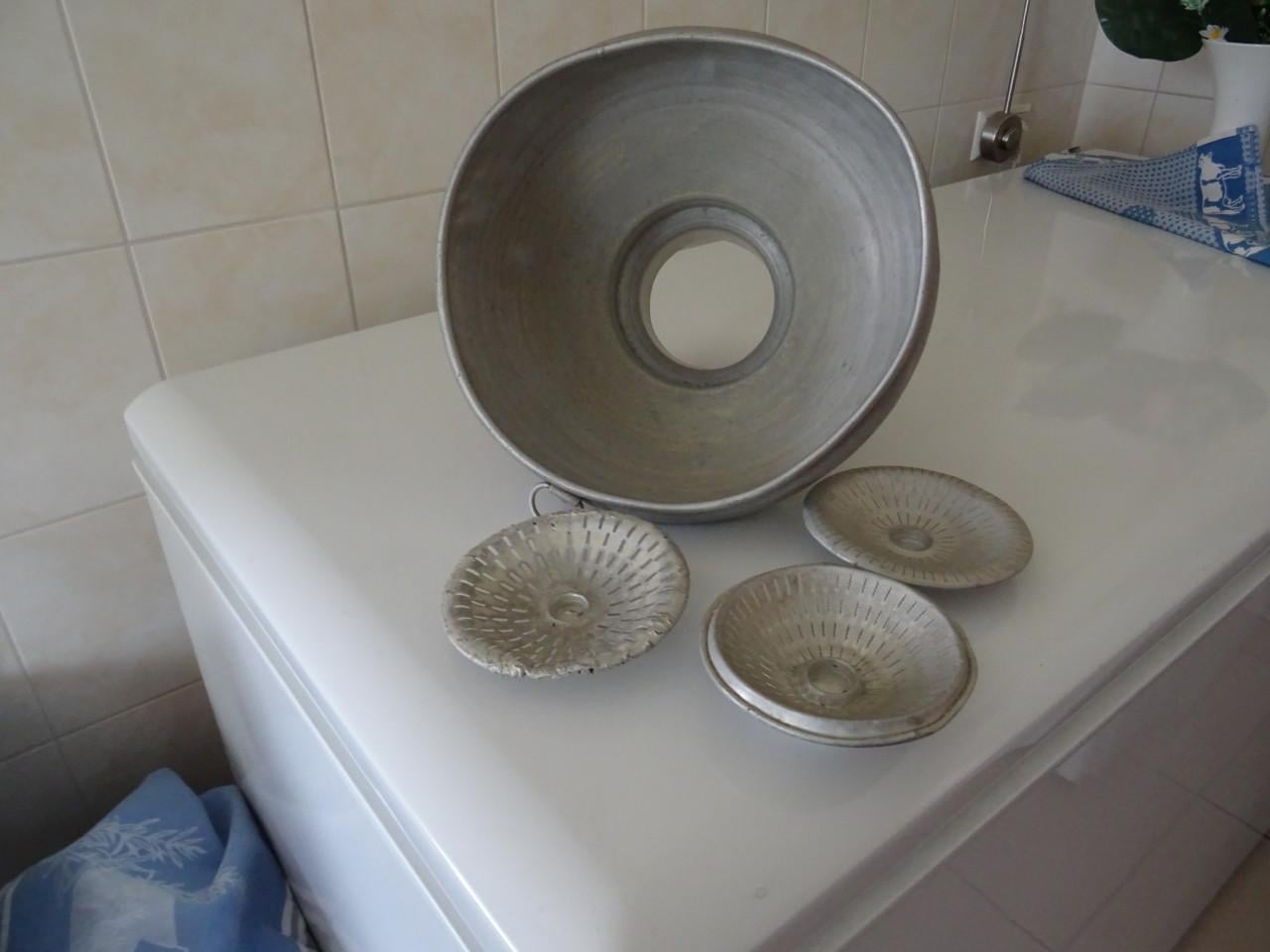 Nog te koop antieke boeren melkzeef past zoo op de melkbussen twee maten