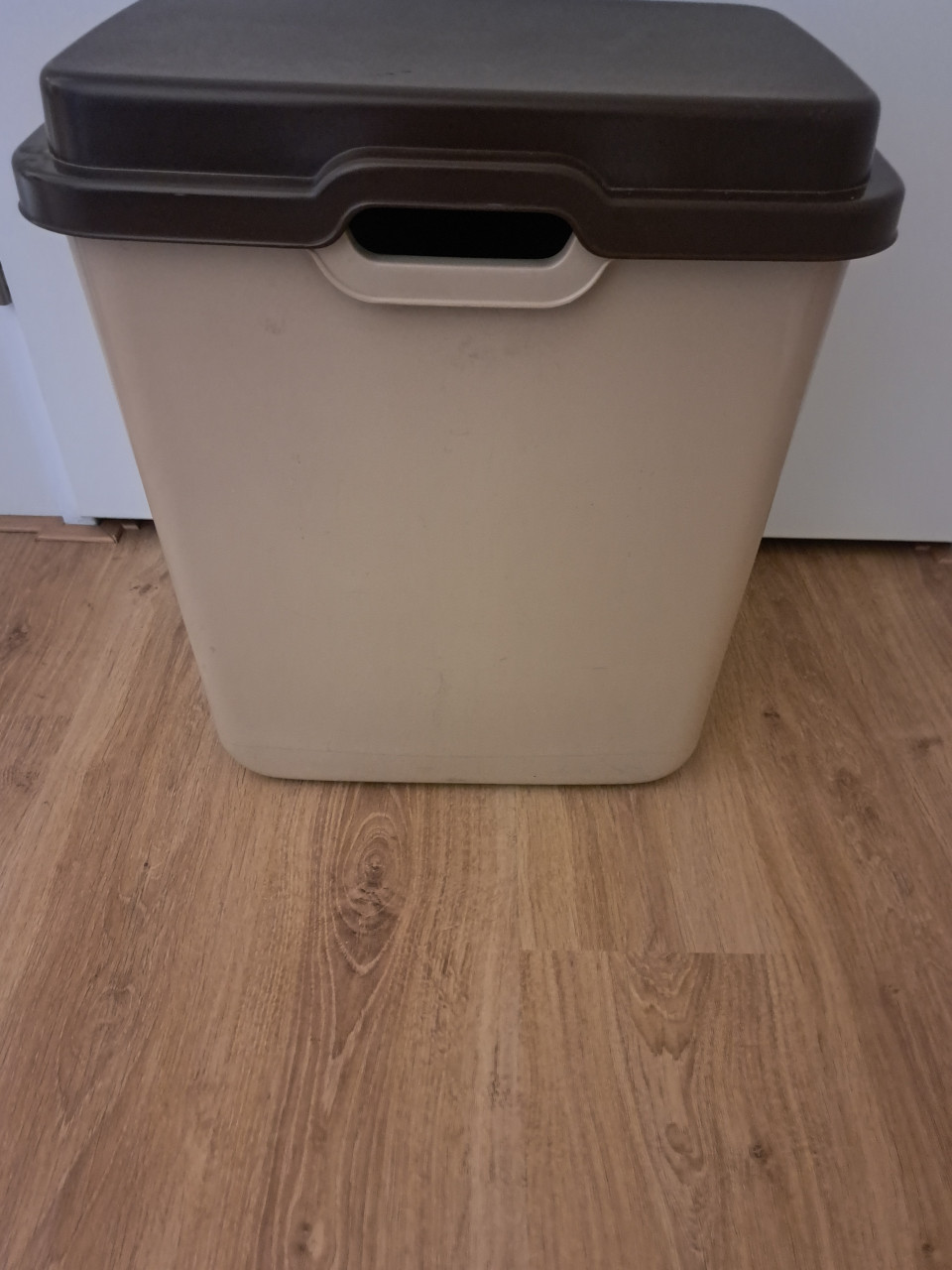 Wasbox Curver met deksel.
