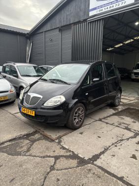 Lancia met een jaar apk!