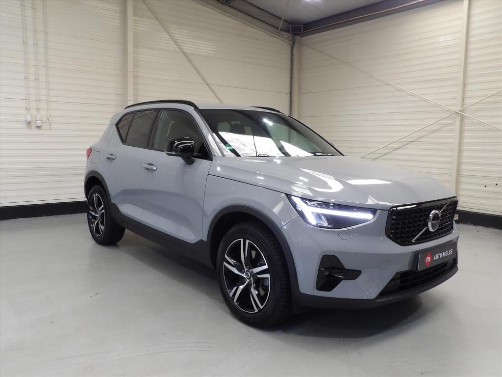 Volvo XC40 b3 163pk mild hybrid aut plus dark