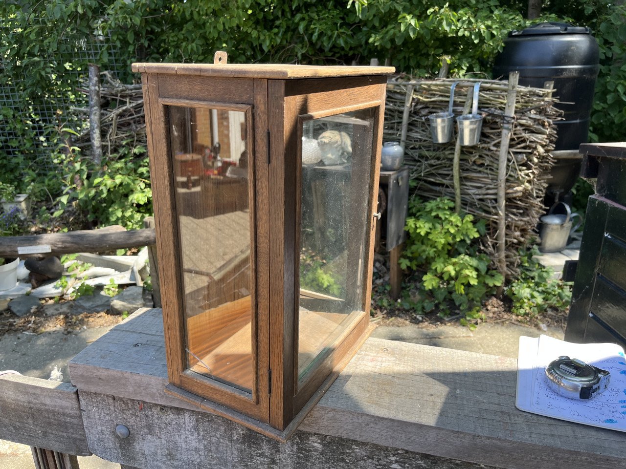 Kastje met glazenruitjes
