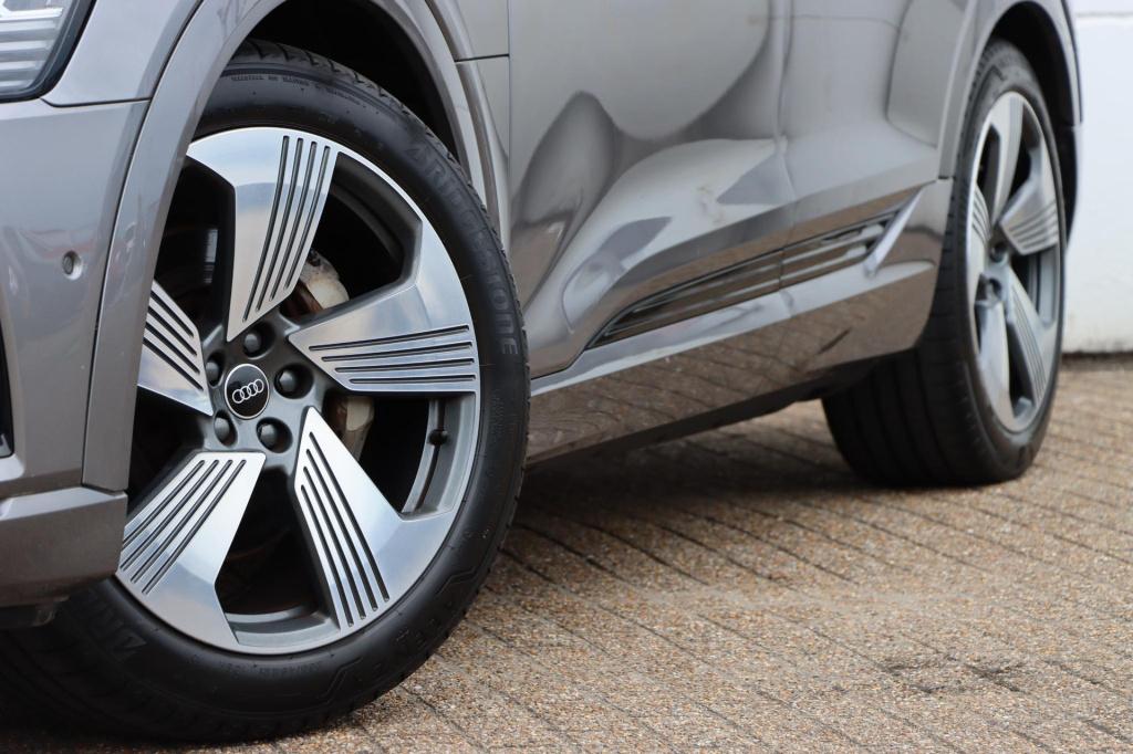 Audi E-tron 50 quattro advanced edition plus 71 kwh | soh 95,1% |