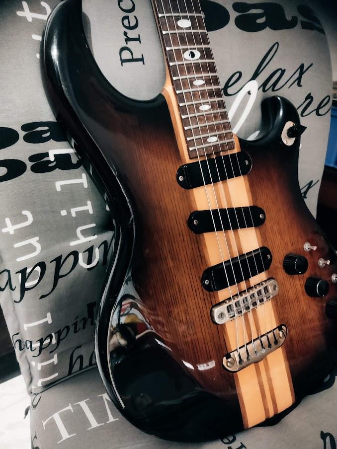 Stevige Aria gitaar voor kenners.