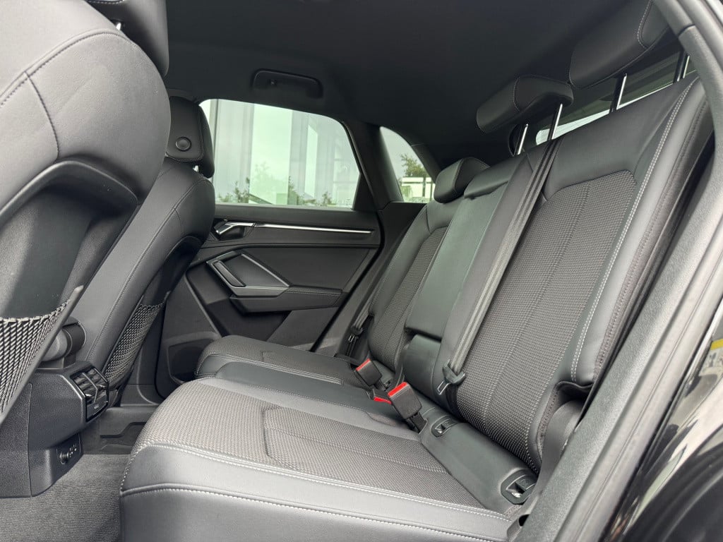 Audi Q3 35 tfsi 3x s-line * keyless * matrix led * carplay