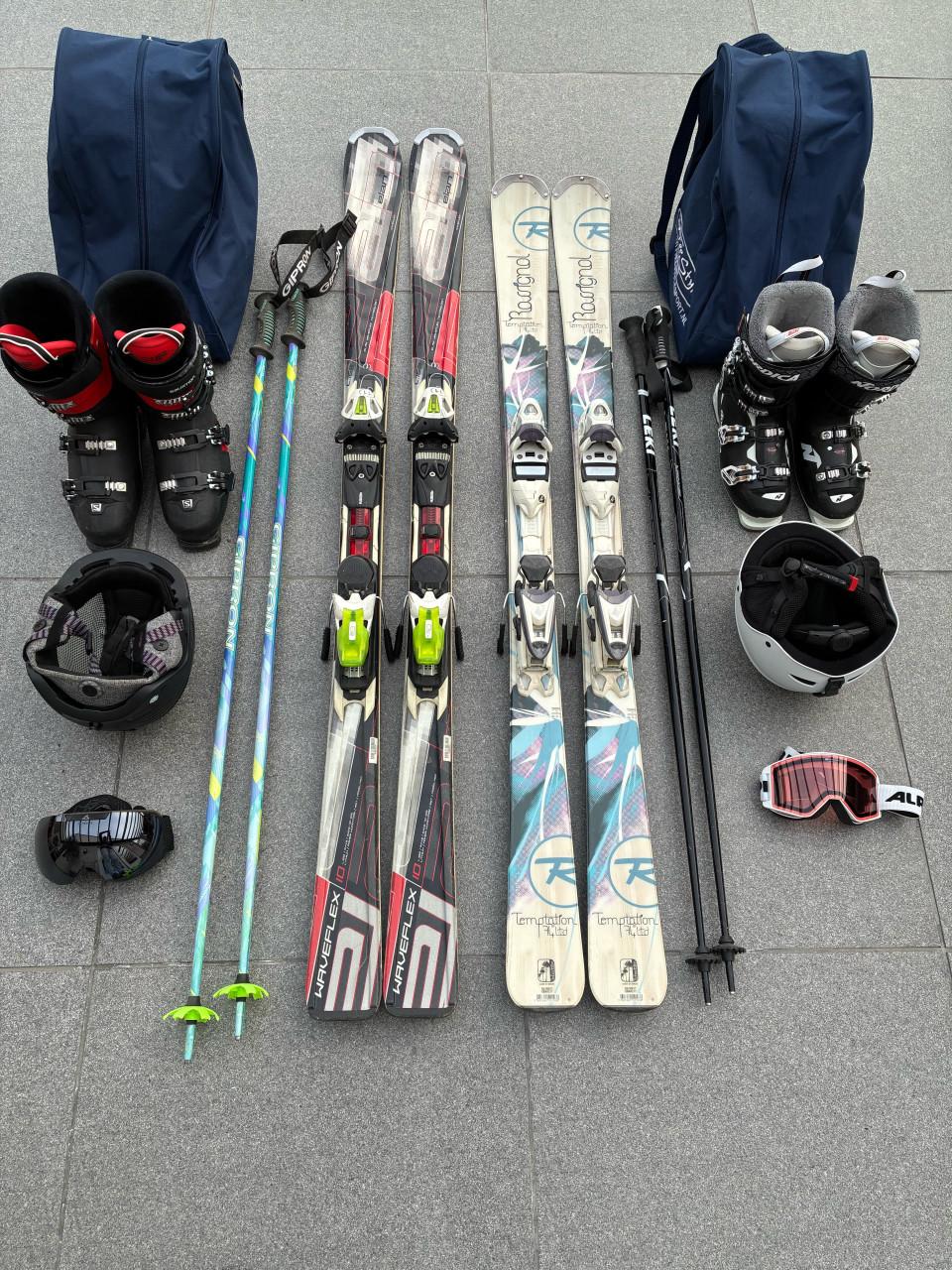 Dames- en heren skiset te koop. Bieden op afzonderlijke items is mogelijk.