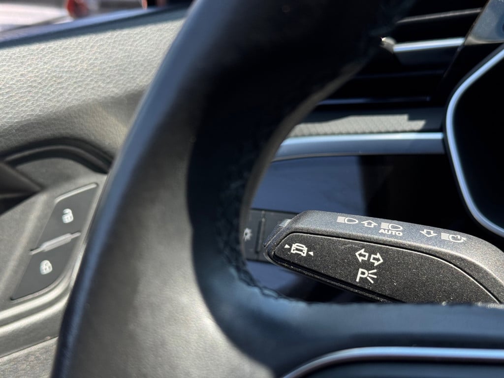 Audi Q3 35 tfsi advanced * matrix led * keyless * trekhaak