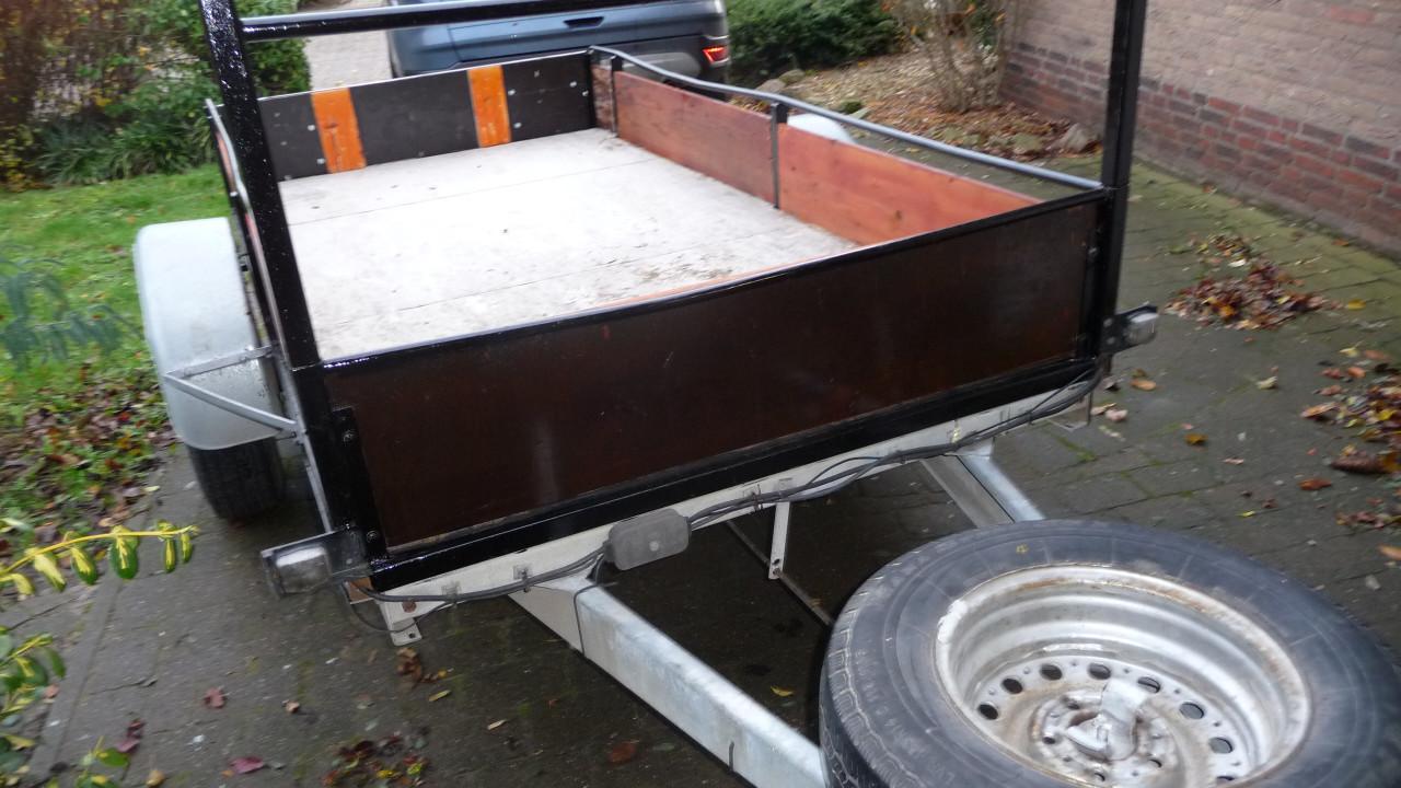 TE KOOP GROTE ENKELASSER aanhanger 750 KG dus voor gewoon rijbewijs