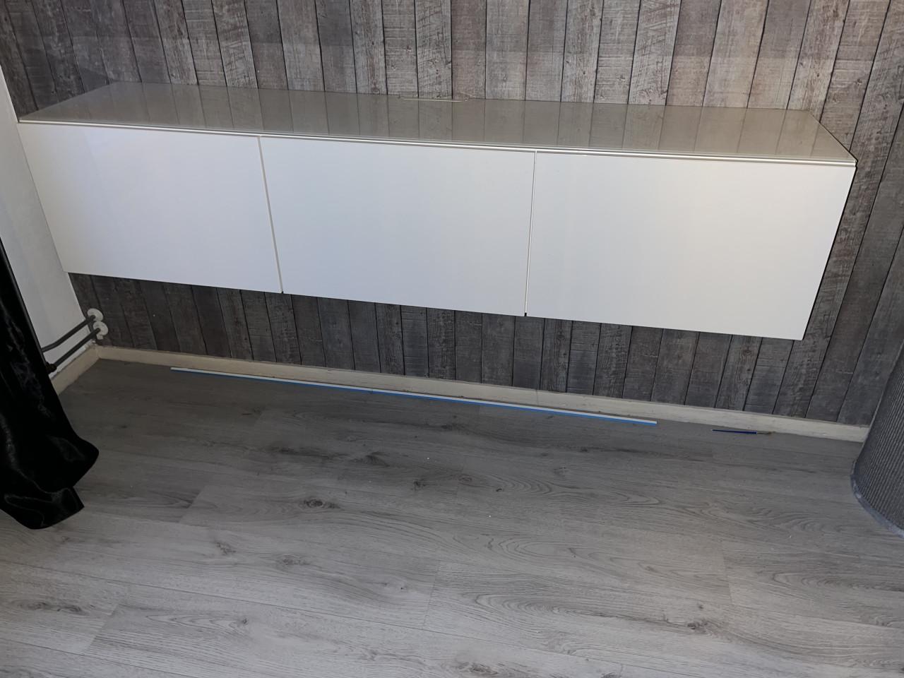 Hoogglans wit dressoir 180cm.