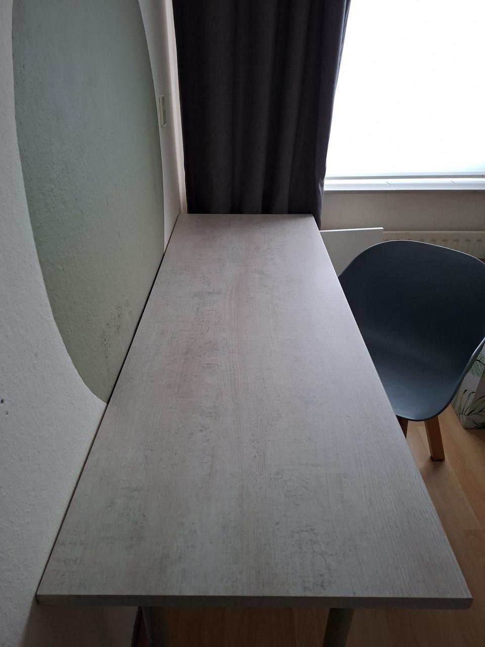 Bureautafel met kastje