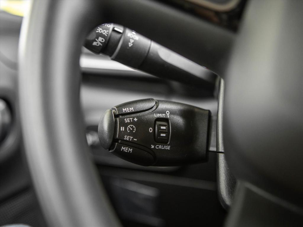 Citroen C3 1.2 puretech 83pk shine | stoelverwarming | carplay | park. sens