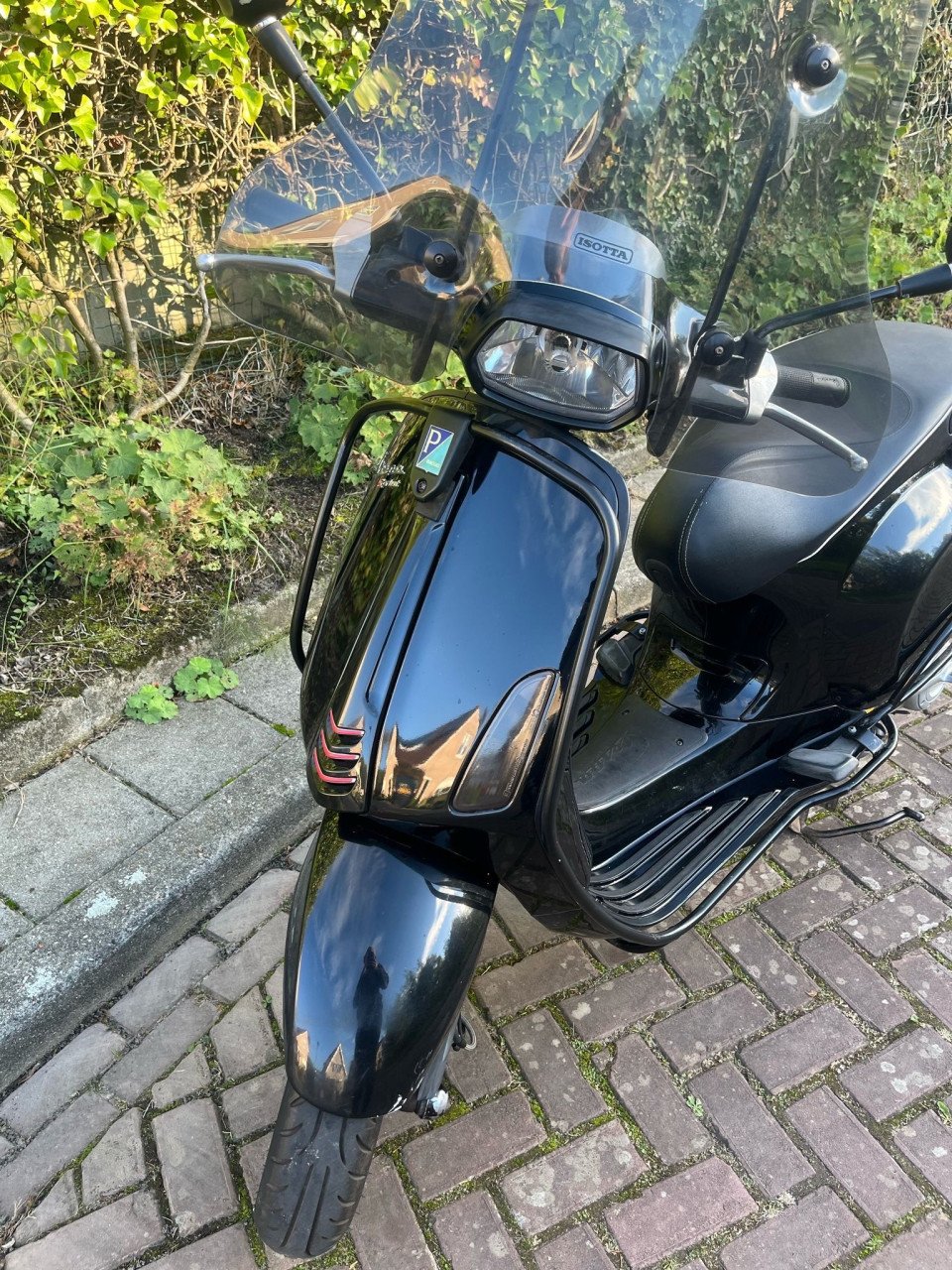 Vespa sprint blauw kenteken brommer scooter