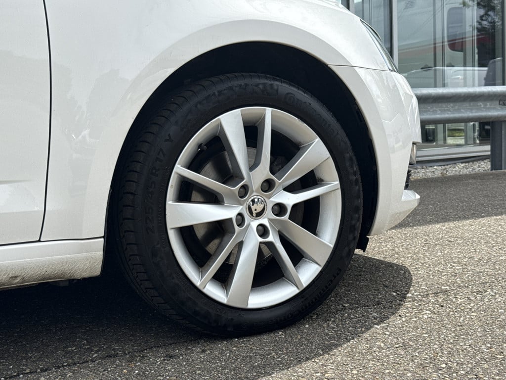 Skoda Octavia combi 1.0 tsi ambition business | nl-auto | navi | carplay | 