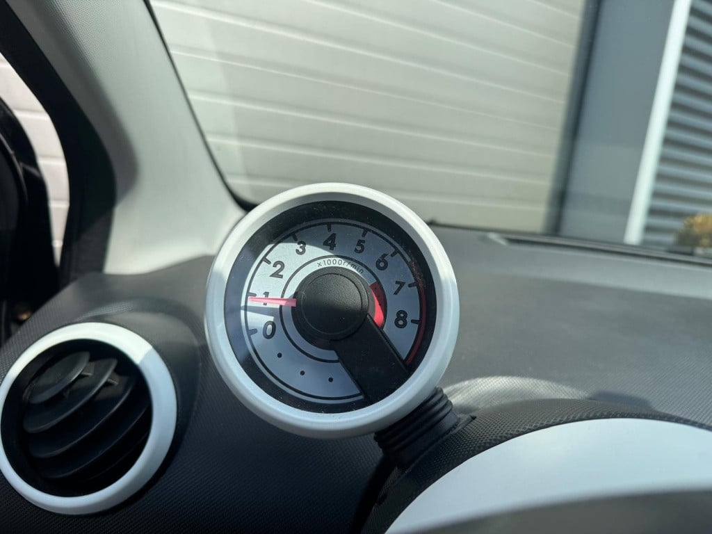Peugeot 107 1.0-12v xs urban move/nap/apk/airco