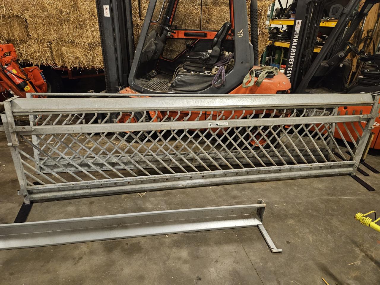 Zelfsluitende voerhekken