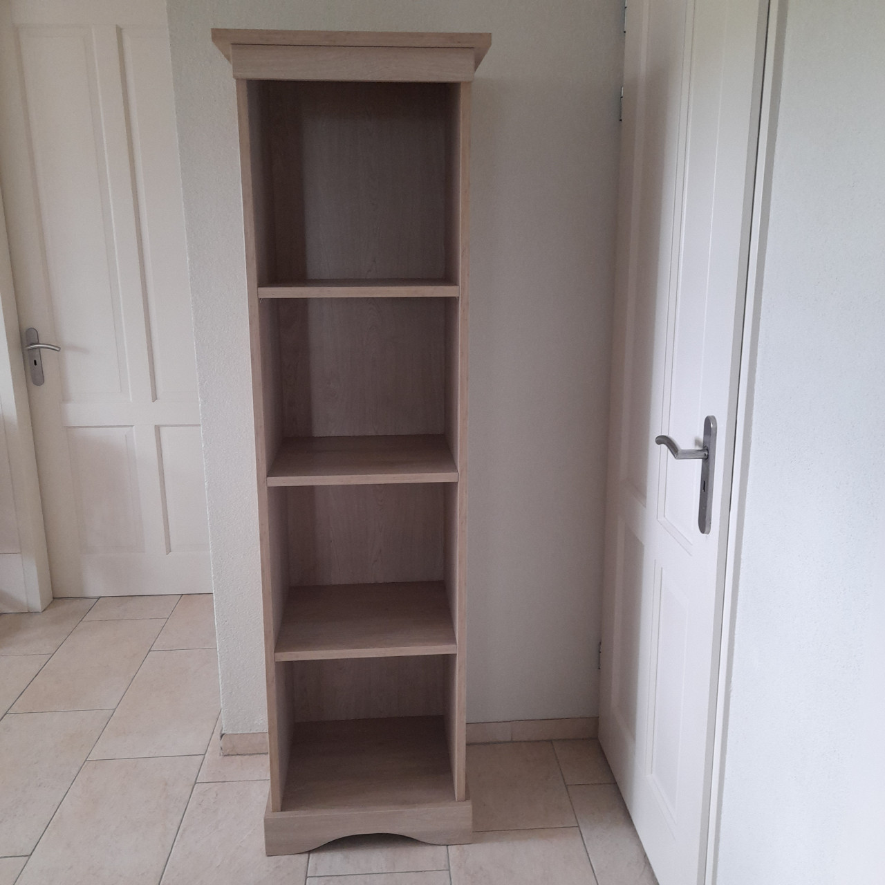 Boekenkast 54 x 44 x 184H ( z.g.a.n.)