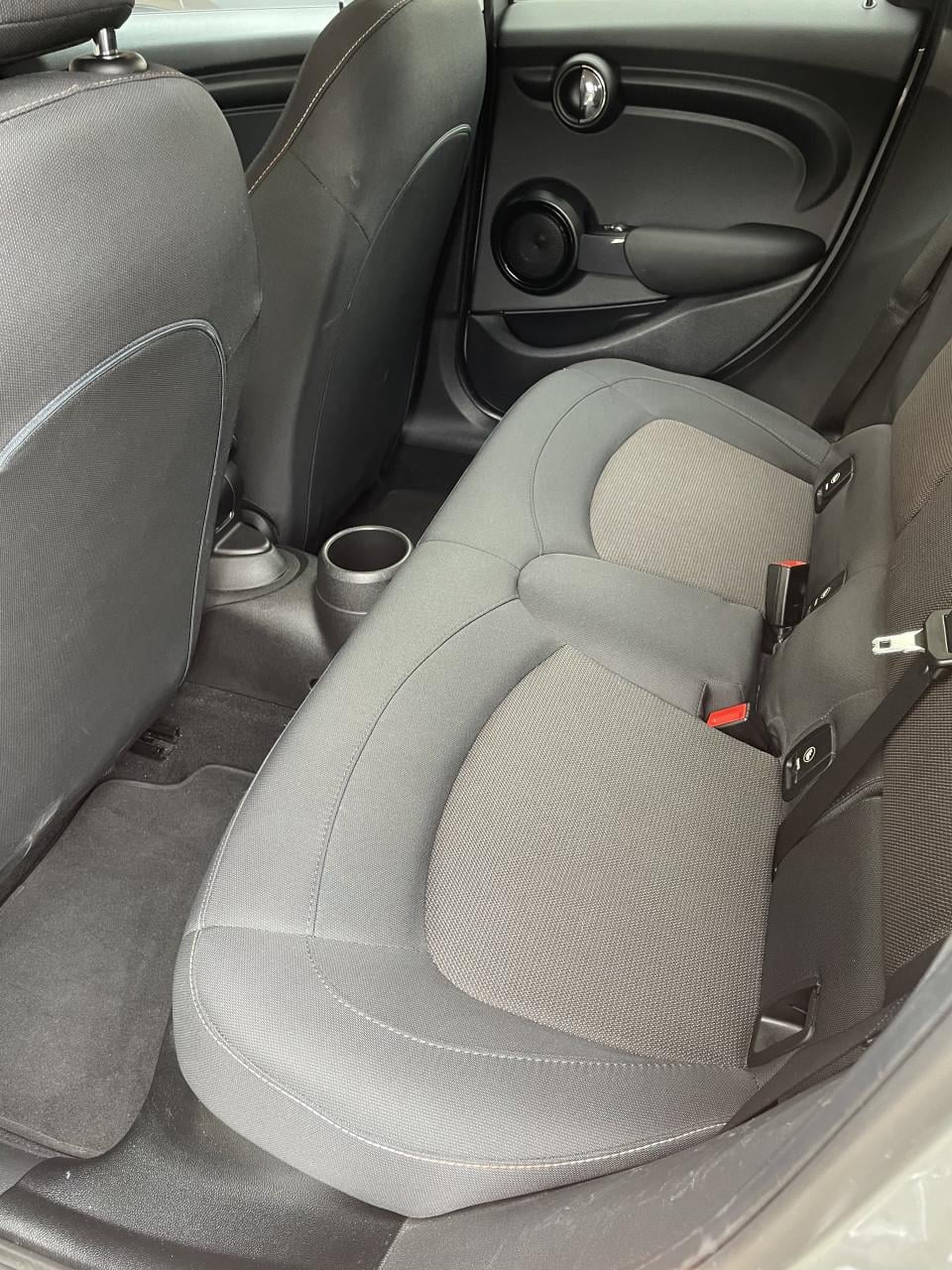 Te koop MINI Cooper 1.5 Business (origineel NL, 5-deurs, BT, Navi)