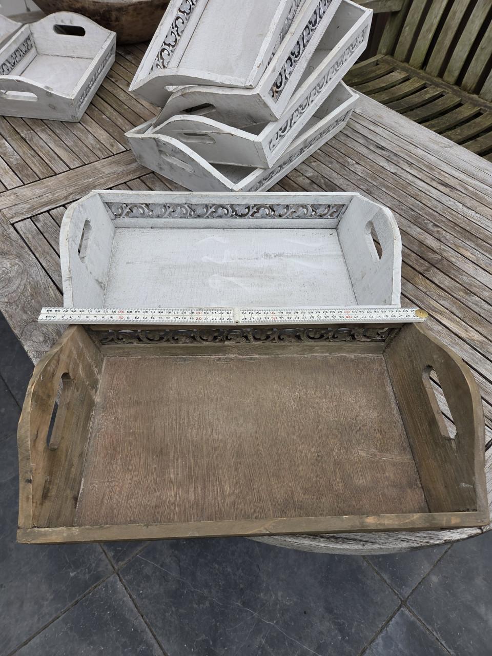 Set van 8 landelijke houten dienbladen met doorleefde look