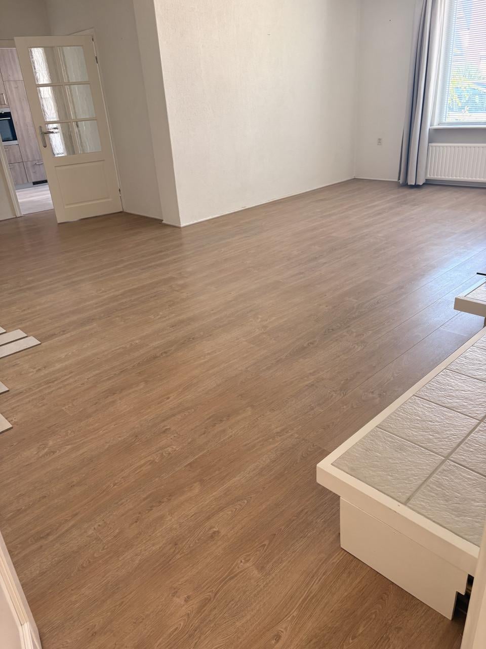 +- 35/40m2 laminaat houtlook