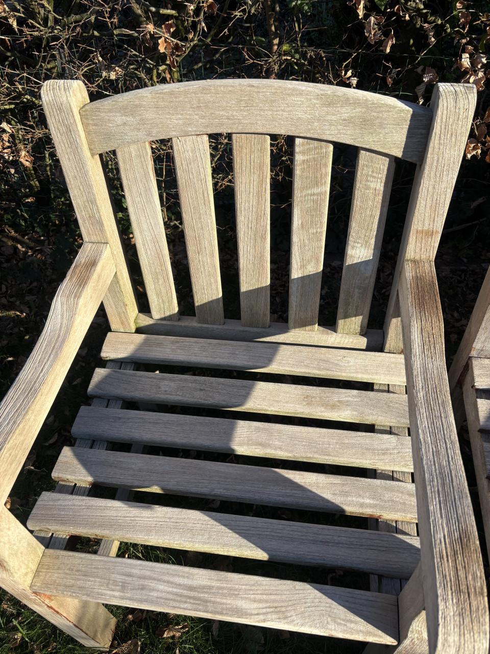 2 zware tuinstoelen teakhout