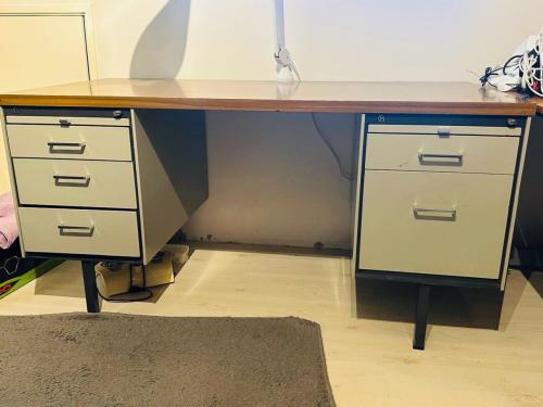 Gispen metalen bureau - Retro jaren 70