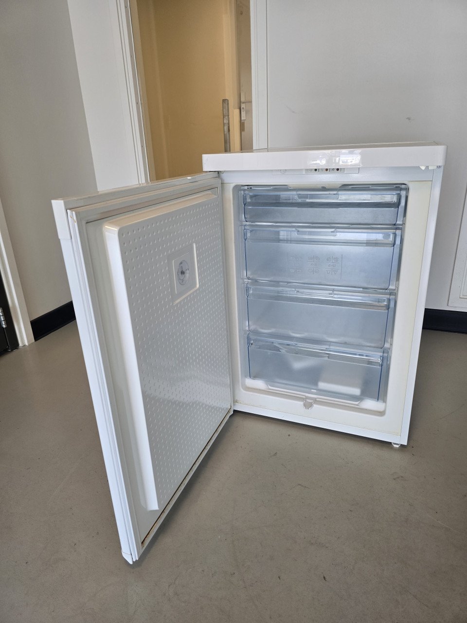 Te koop Bosch vriezer Tafelmodel 4 lades