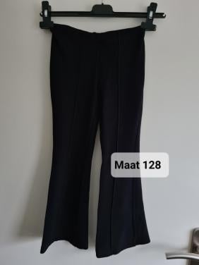 Zwarte flared broek van H&M  Maat 128