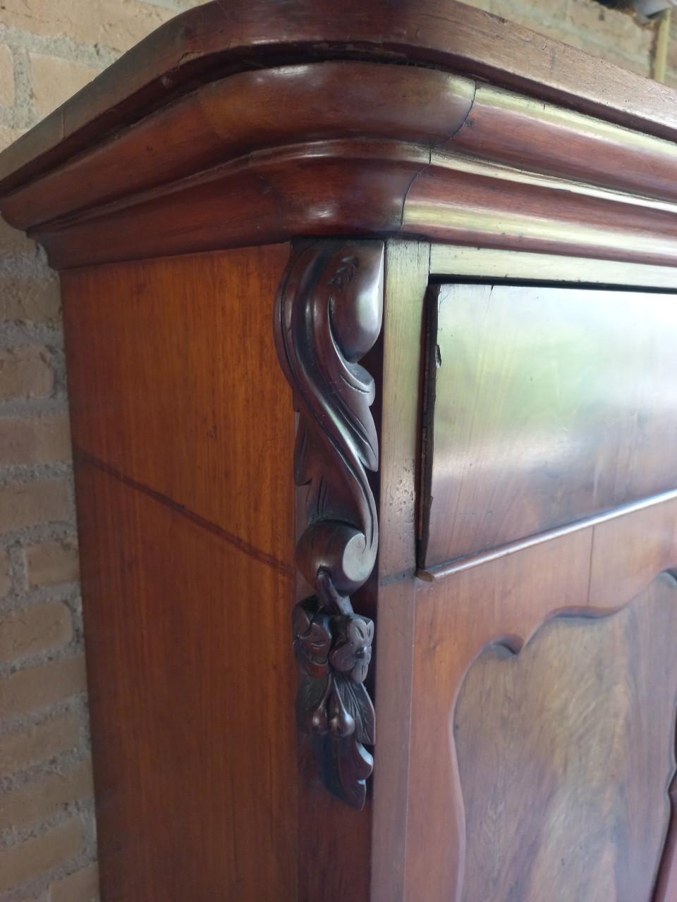 Antieke Biedermeier meidenkast