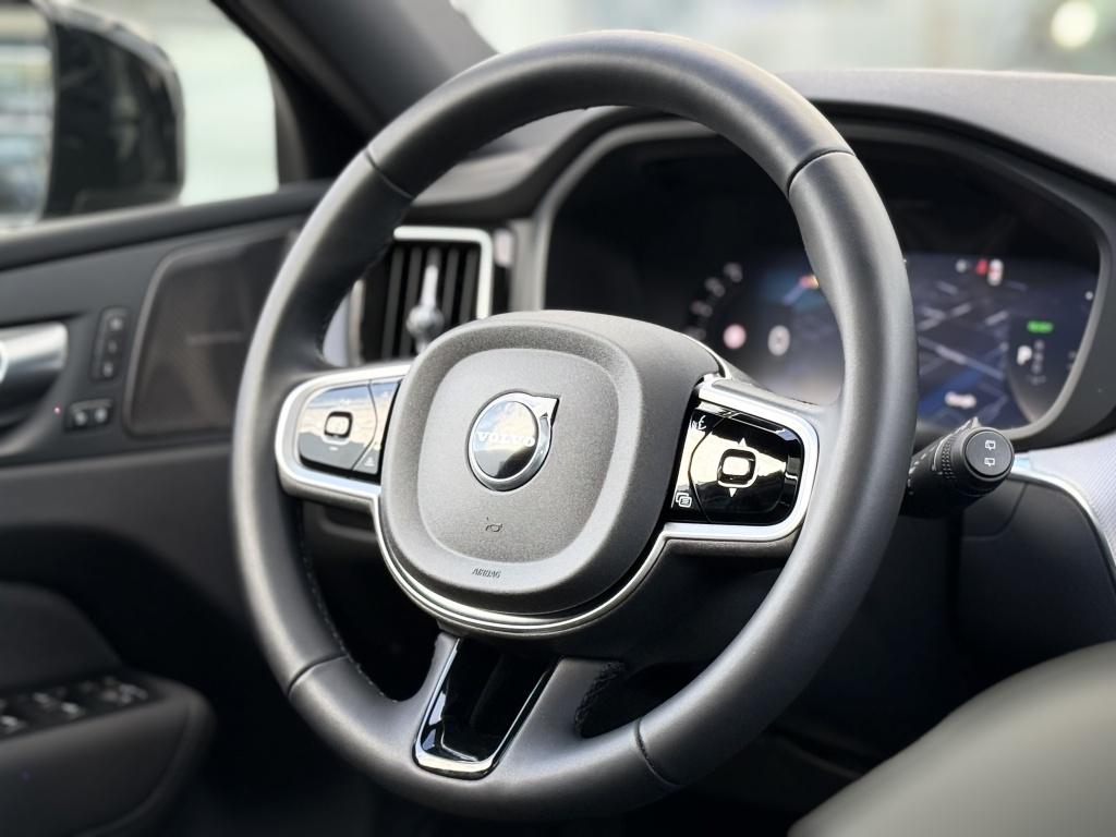 Volvo XC60 t6 398pk recharge dark black edition| panodak| luchtvering| trek