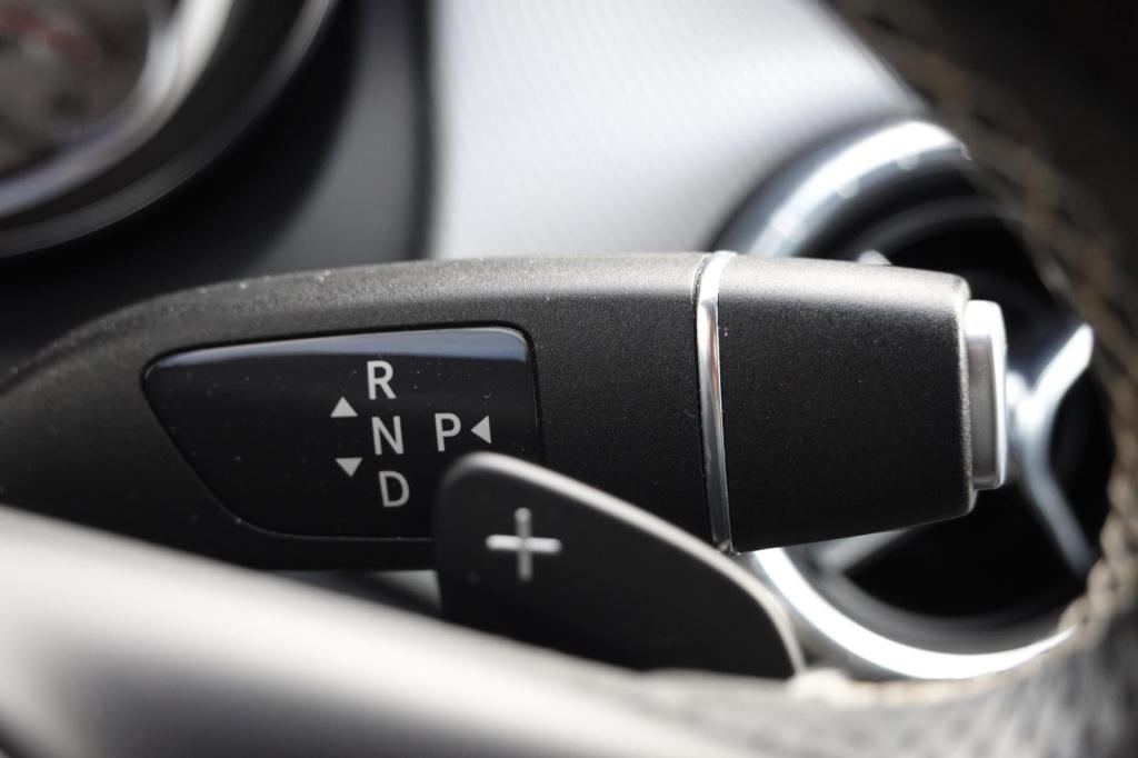 Mercedes-Benz Cla shooting brake 180 orangeart edition