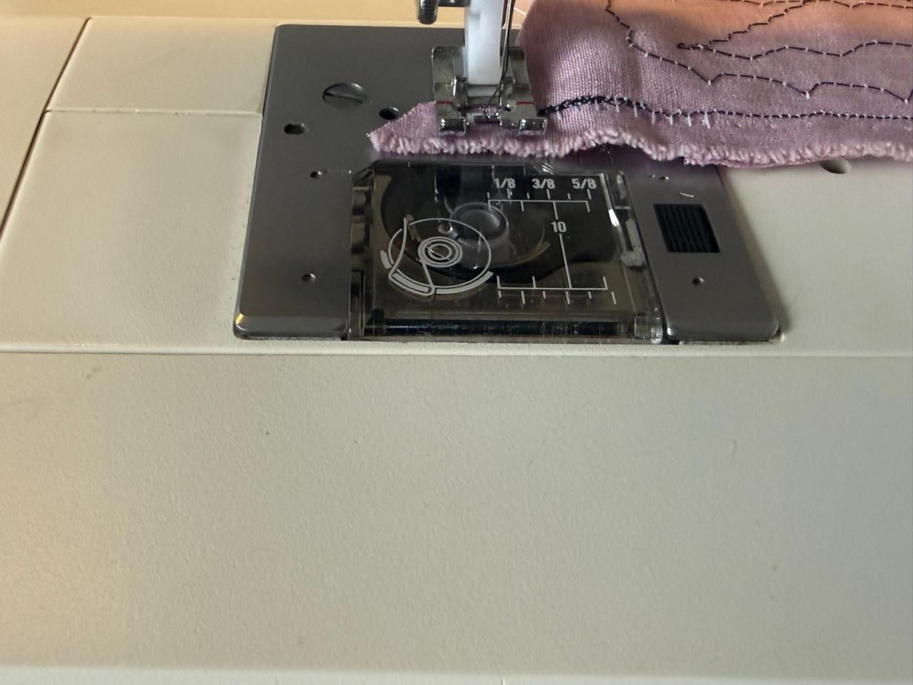 Naaimachine Husqvarna Viking Esmerald 116