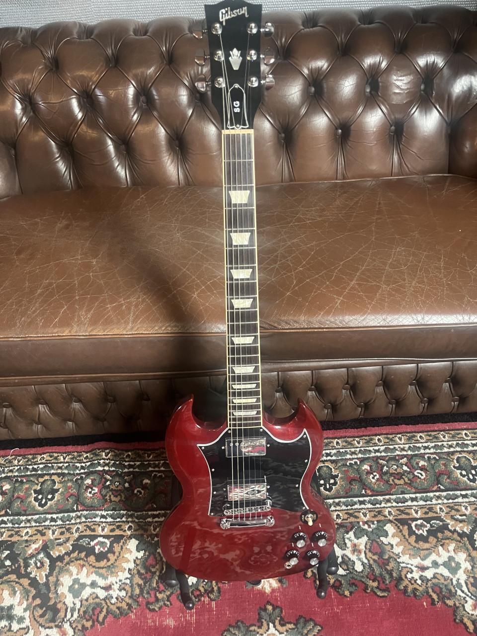 Gibson SG  cherry 2019