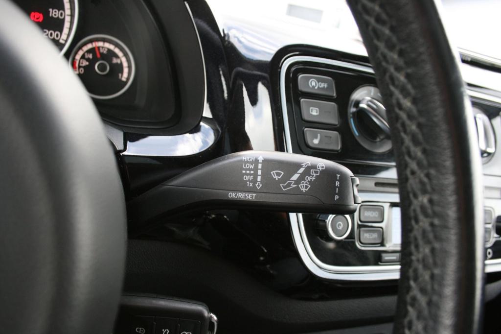 Volkswagen UP! 1.0 high up! black edition bluemotion